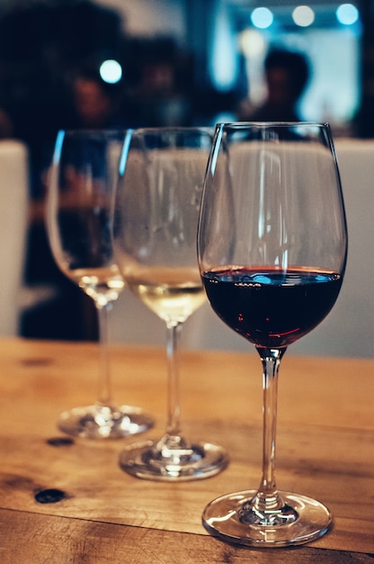 Photo trois verres pour une dégustation de vin