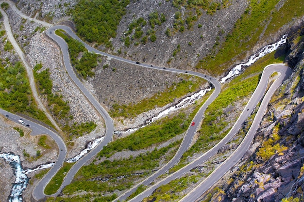 Trollstigeveien - route sinueuse dans les montagnes norvégiennes, Norvège