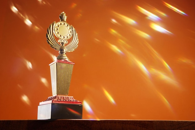 Trophée sur fond orange