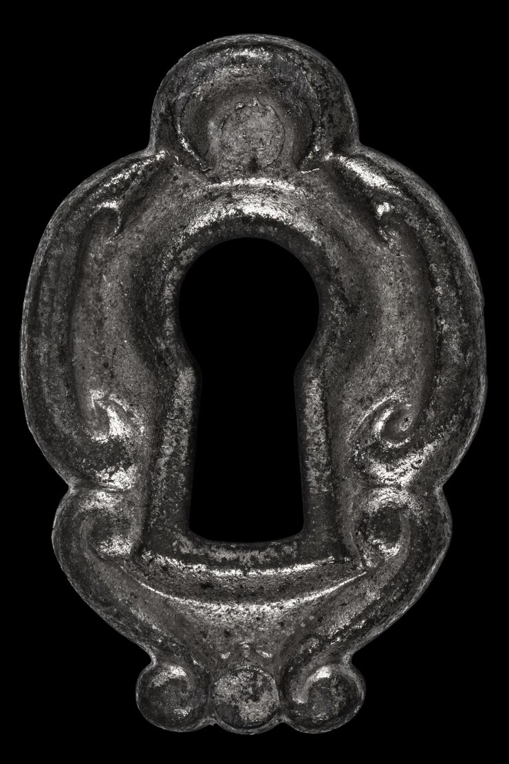Photo trou de la serrure isolé sur fond noir
