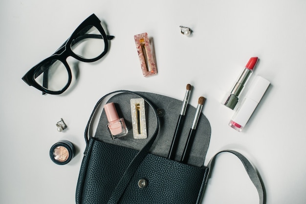 Trousse de maquillage avec des cosmétiques