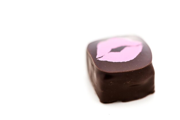 Truffe Gourmet blackberry cabernet sur fond blanc.