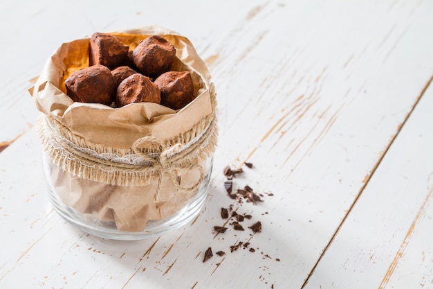 Truffes au chocolat, bonbons et ingrédients