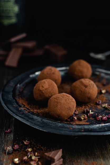 Truffes au chocolat noir au poivre de sichuan