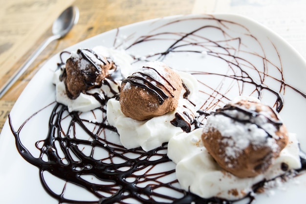 Truffes au chocolat de première qualité avec crème