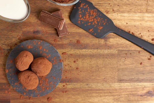 Truffes au chocolat saines avec des ingrédients