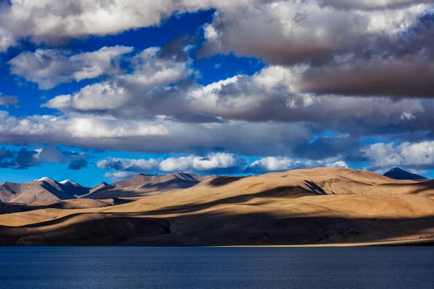 Photo tso moriri est situé dans le ladakh.