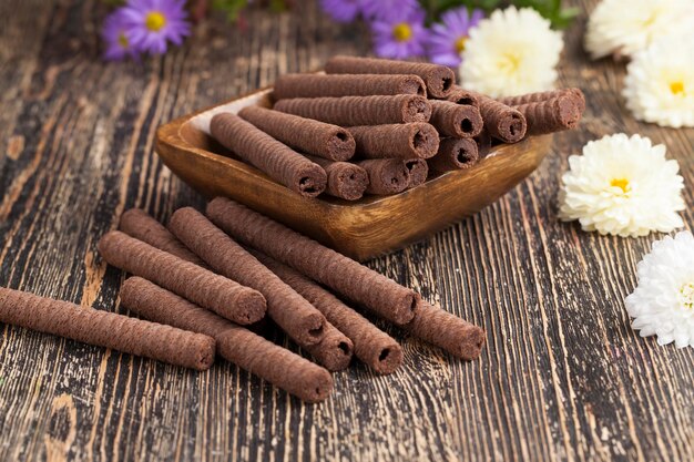 Tubes de chocolat fourrés au chocolat