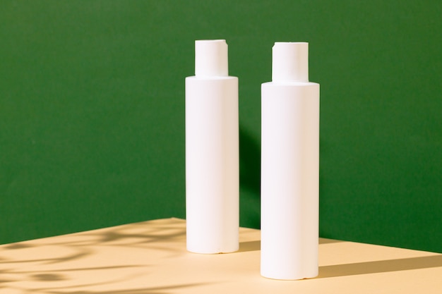 Tubes de soin de la peau en plastique blanc pour la conception de l'image de marque