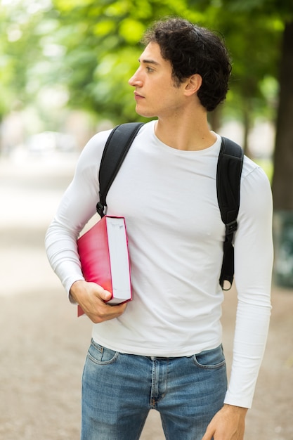 Étudiant souriant