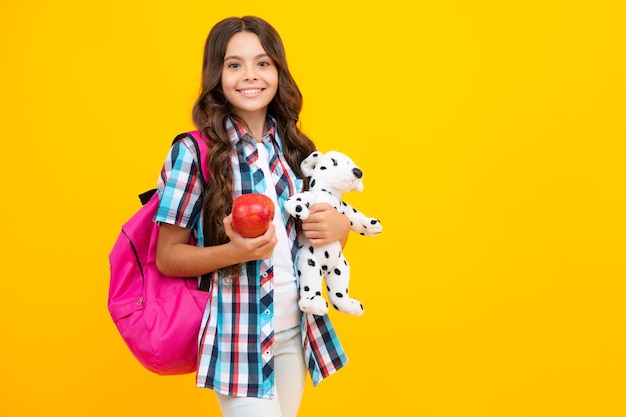 Étudiante écolière apprenant les connaissances et l'éducation