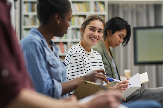 Étudiants assis au séminaire