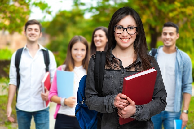 Étudiants dans un parc