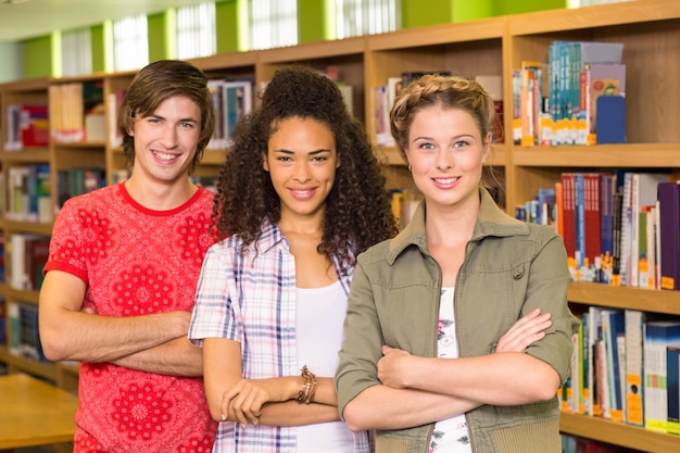 Étudiants du Collège en bibliothèque