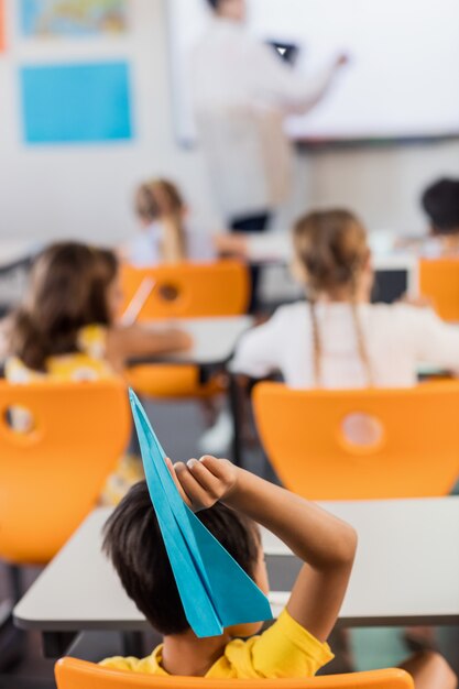 Étudiants, lancement, papier, avion