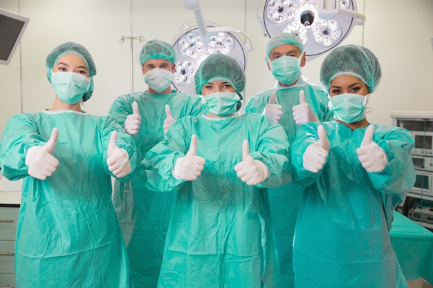 Étudiants en médecine en salle d&#39;opération