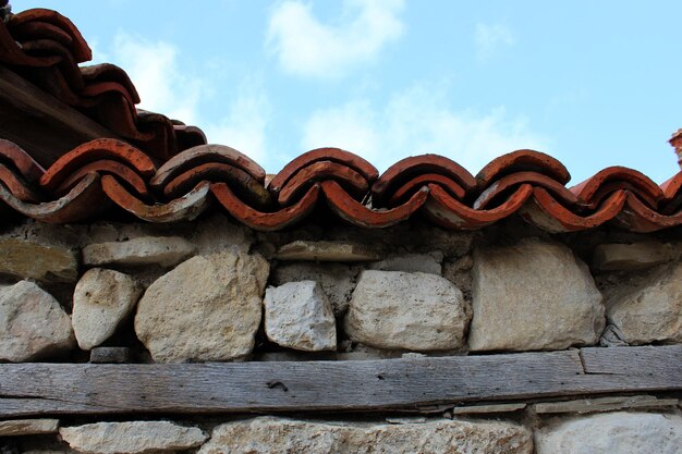 Tuiles rustiques d'une vieille maison