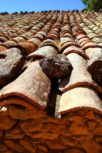 Tuiles en terre cuite ancien style arabe âgé en Espagne