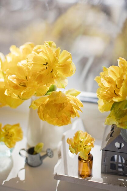 Tulipe fleur jaune dans un vase