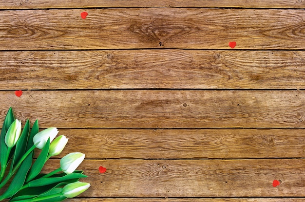 Tulipes sur bois avec espace pour message.