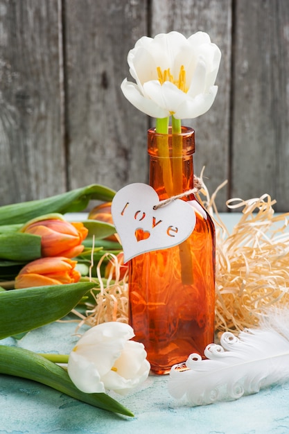 Tulipes Orange Avec Coeur En Bois