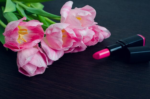 Tulipes avec rouge à lèvres