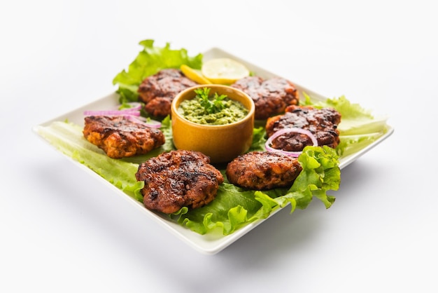 Tunde Ke Kabab, également connu sous le nom de kebab de galouti de Buffalo, de poulet ou de viande, est un plat doux à base de viande hachée qui est populaire en Inde