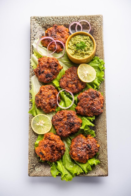 Tunde Ke Kabab, également connu sous le nom de kebab de galouti de Buffalo, de poulet ou de viande, est un plat doux à base de viande hachée qui est populaire en Inde