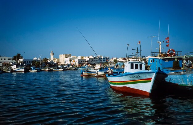 TUNISIE Mahdia bateaux de pêche en bois dans le port FILM SCAN