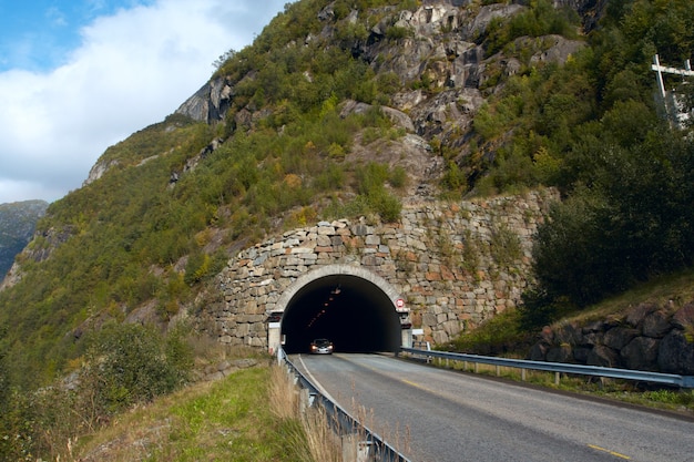 Tunnel dans les montagnes norvégiennes