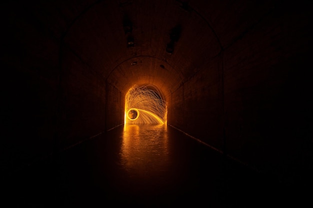 Tunnel éclairé