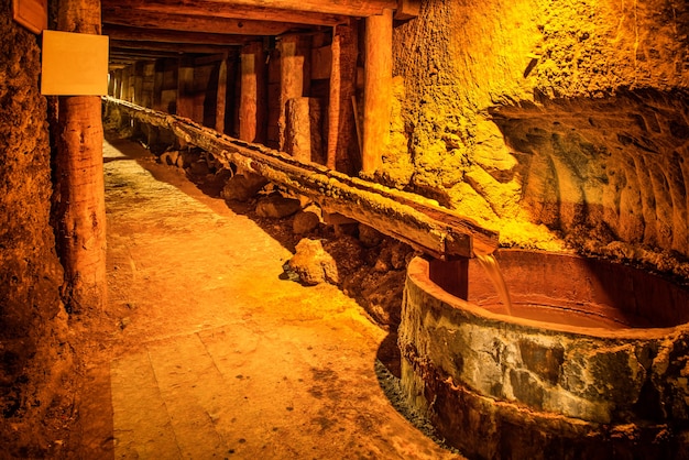 Tunnel souterrain, couloir dans l'ancienne mine de sel