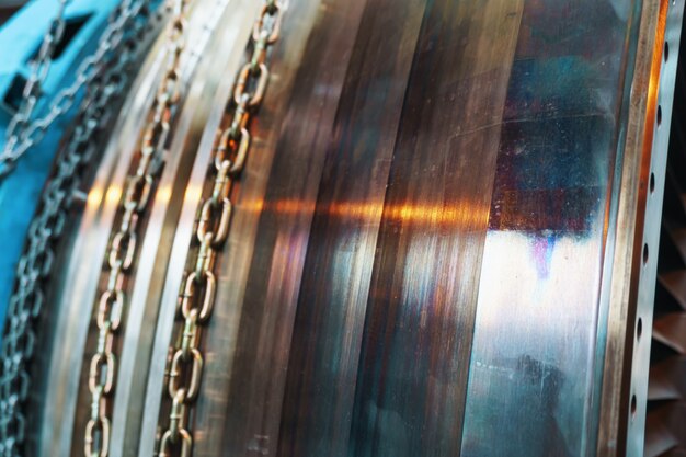 Turbine à gaz démontée pour la production d'électricité. Détails des pales et disques de rotor