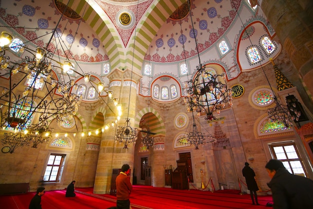 Turquie Istanbul 12 janvier 2023 vue à angle bas de la mosquée Mihrimah Sultan