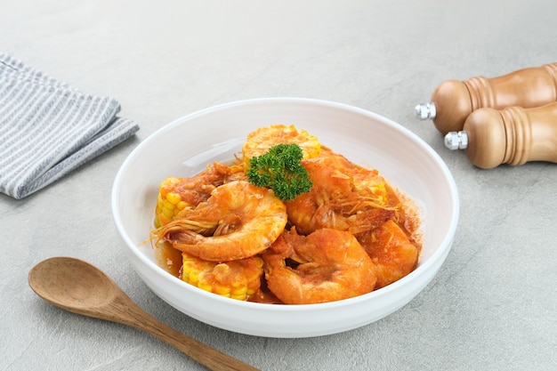 Udang Saus Padang Crevettes à la sauce chili cuisine traditionnelle de Padang Indonésie