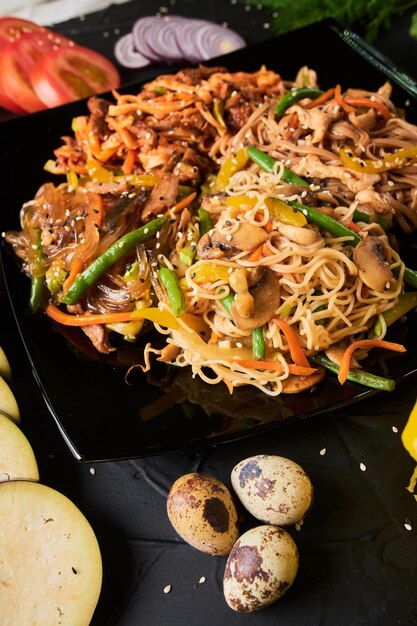 Udon avec Filet de Poulet Frit et Légumes