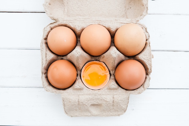 Œufs de poule biologiques de la ferme