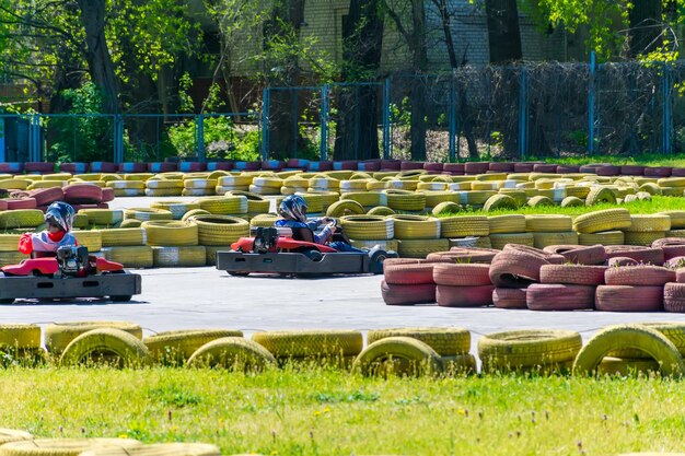 UKRAINE DNEPROPETROVSK. dans le parc municipal de Chkalov, il y avait des compétitions de karting entre enfants