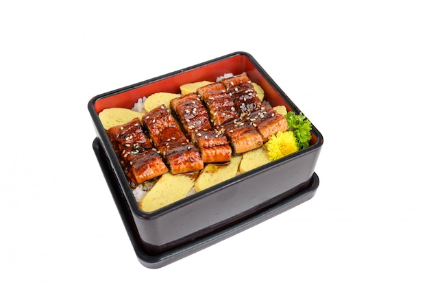Unagi don ou japonais ell grillé avec sauce kabayaki et tamago en bento