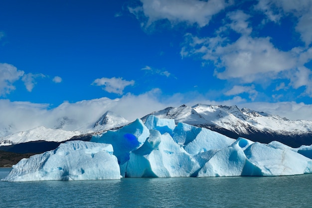 L'Upsala est un glacier de Patagonie qui se jette dans le lac Argentino.