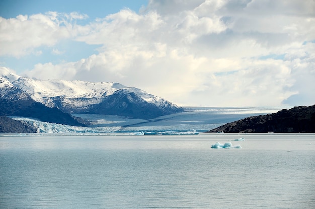 L'Upsala est un glacier de Patagonie qui se jette dans le lac Argentino.