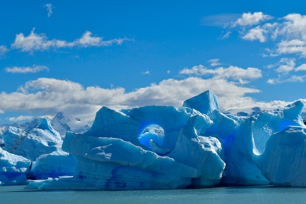 L'Upsala est un glacier de Patagonie qui se jette dans le lac Argentino.