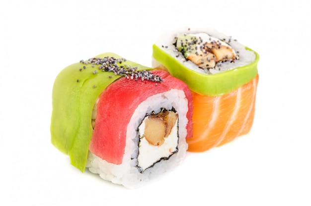 Uramaki maki sushi, deux rouleaux isolés on white