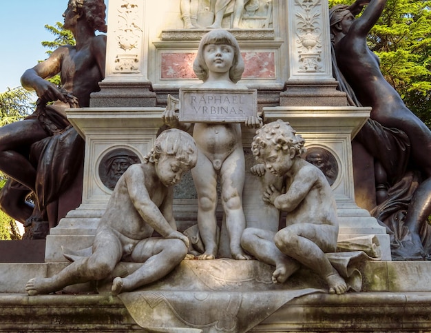 Urbino Éléments du monument de Raphaël