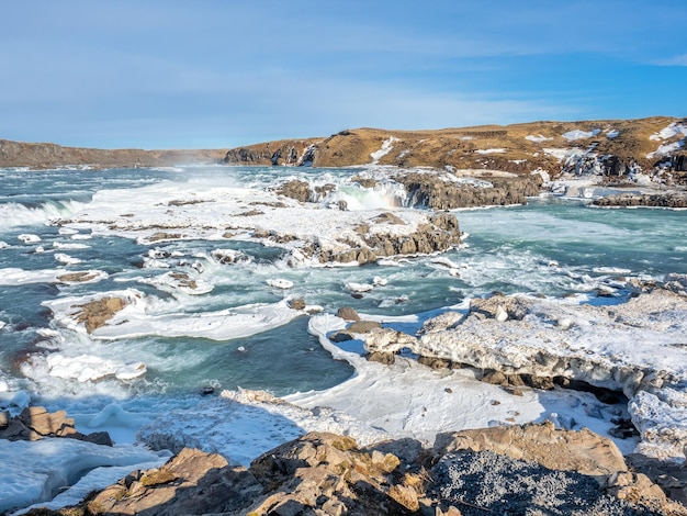 Urridafoss la cascade la plus volumineuse du pays au sud près de la route principale d'Islande