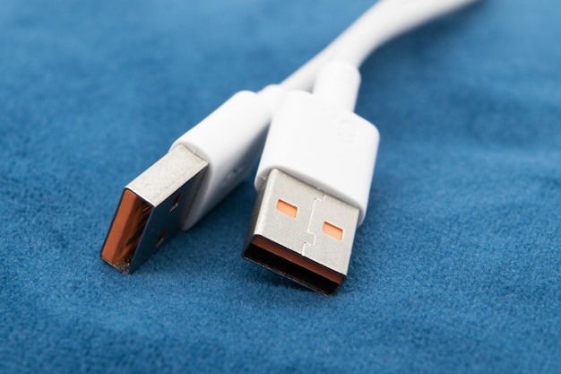 Photo usb tapez un gros plan sur un fond sombre