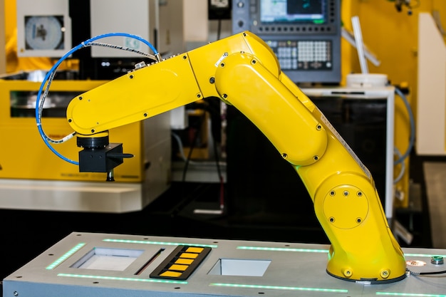 Usinage CNC entièrement automatisé avec robot de manutention