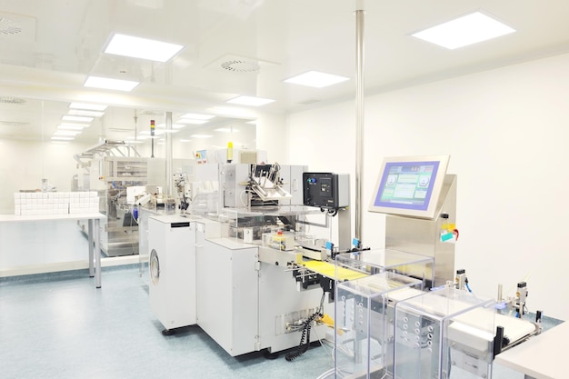 usine et production d'industrie des pilules médicales à l'intérieur