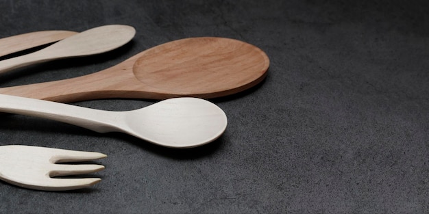 Ustensiles de cuisine en bois Fourchette en bois cuillère spatule copie espace bannière