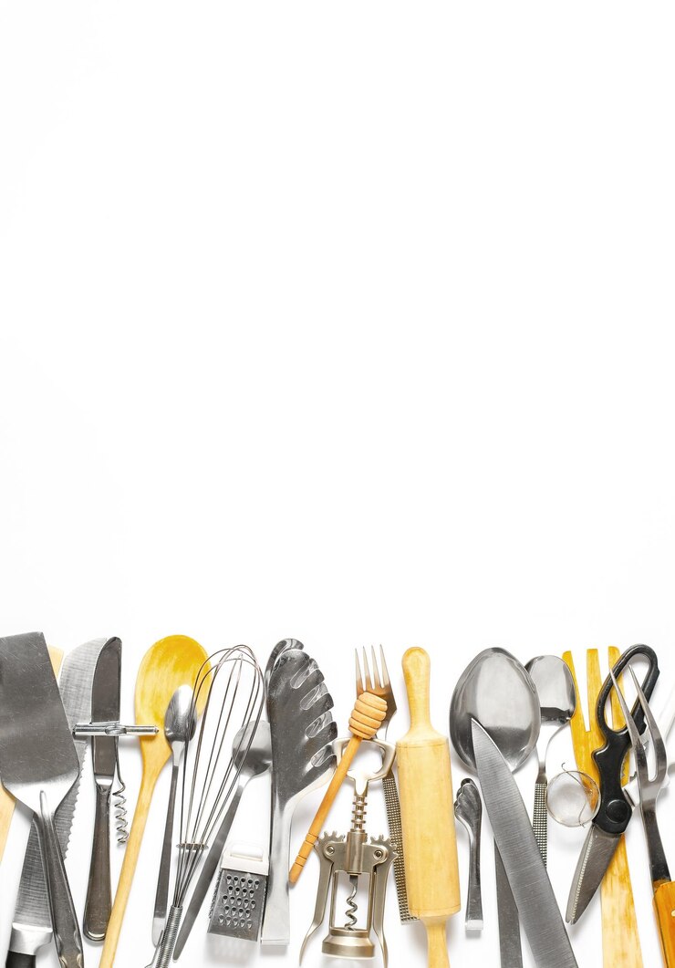 Photo ustensiles de cuisine en bois et en métal outils pour cuisiner fond blanc mise à plat copier cpace